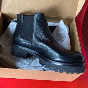 NWB Mally Black Pebbled Leather Chelsea Boots. Italy Sz 41/10 SALE